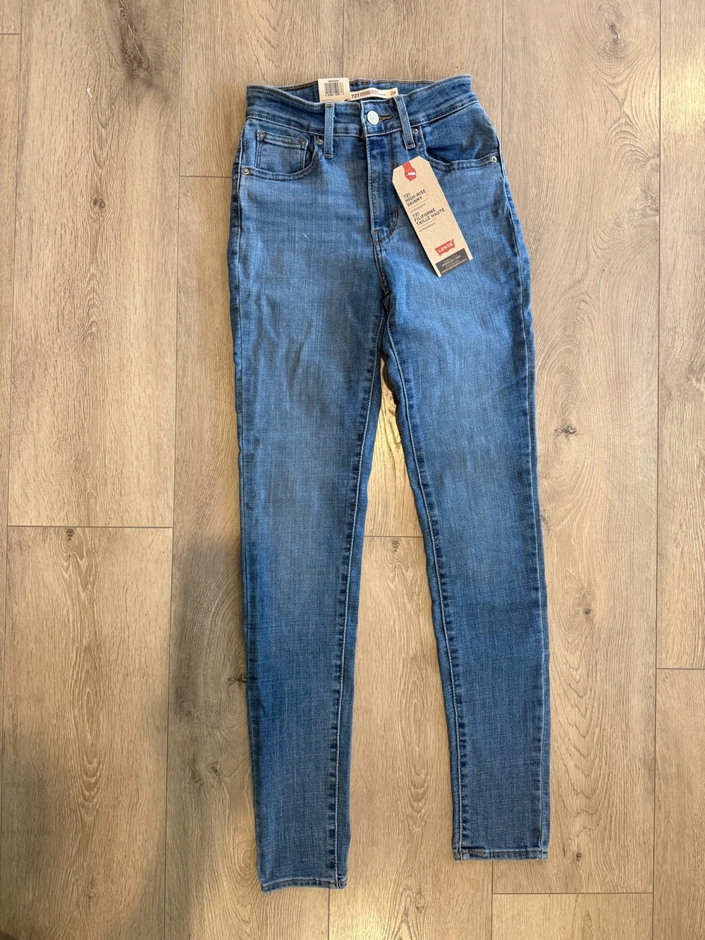 Levi's Women's Skinny Jeans in Medium Blue Wash